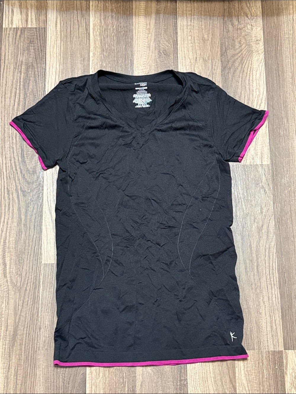 Danskin Now women’s Black V-Neck Tee size medium